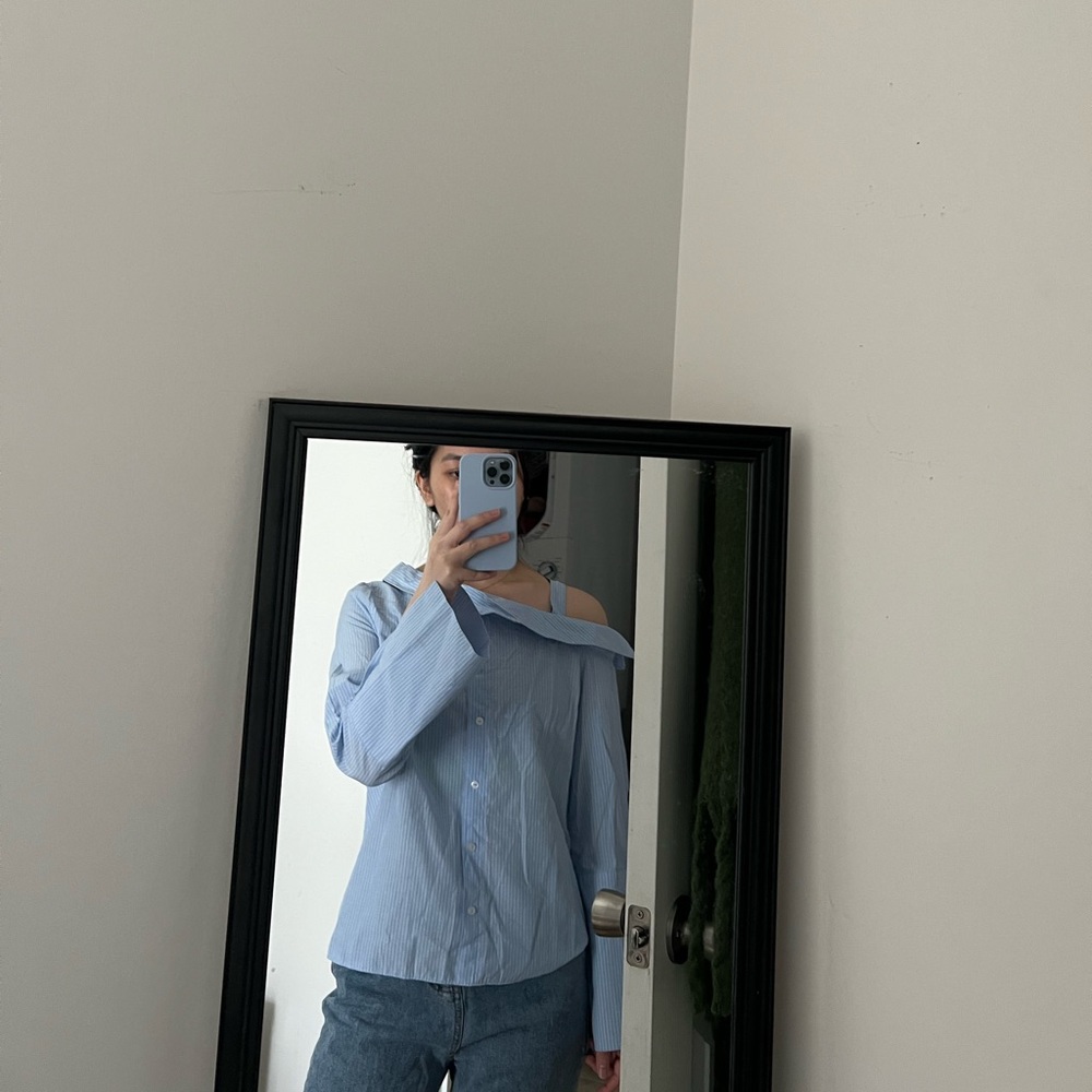 blue shirt
